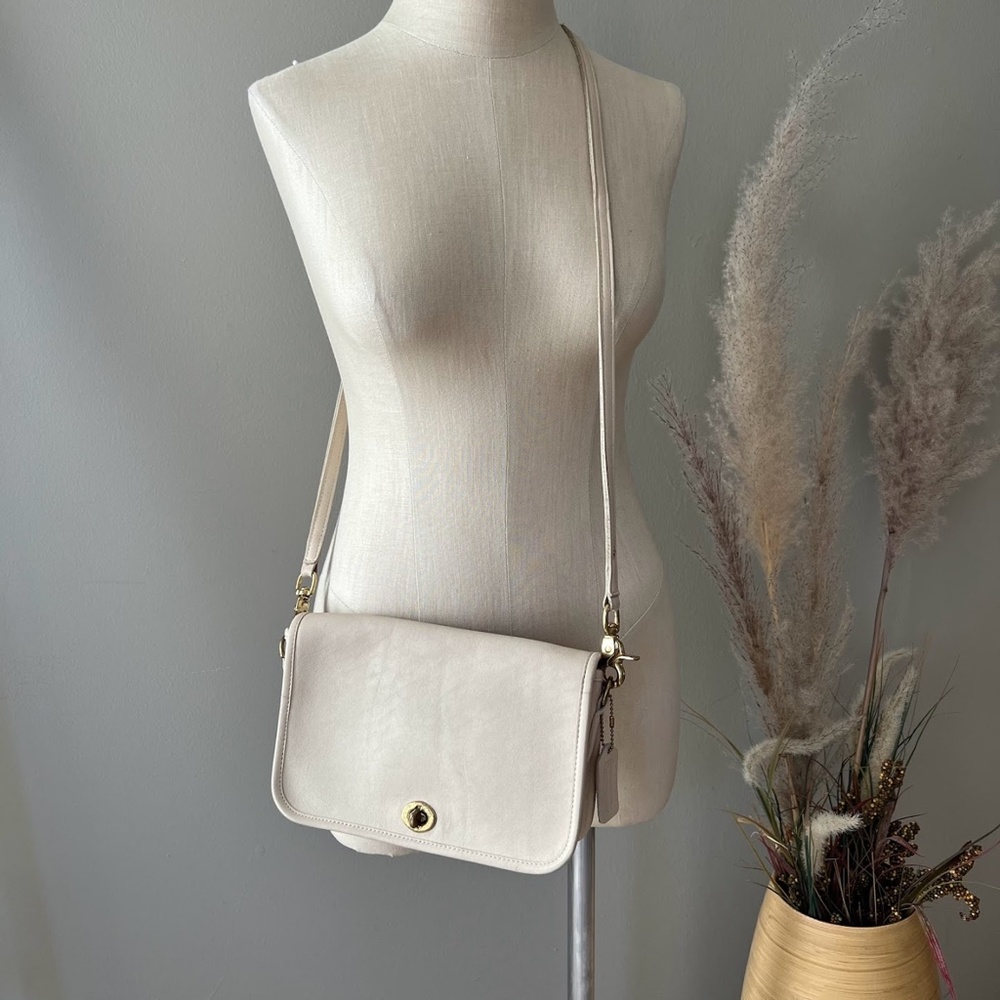 Vintage COACH Legacy turn lock off white Leather Convertible Clutch Crossbody
